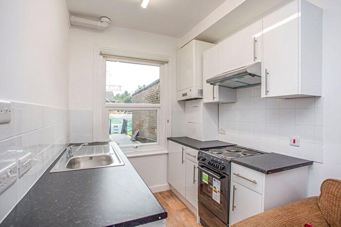 2 Bedroom Flat To Rent In Watling Street, Radlett, Hertfordshire, WD7