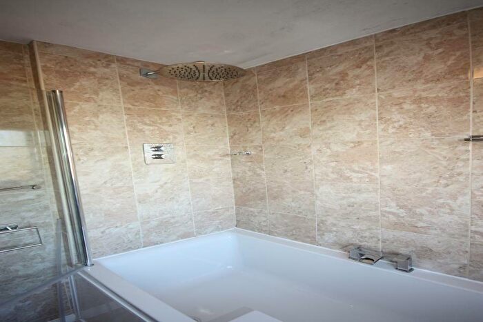2 Bedroom Apartment To Rent In Warren Road, Guildford, GU1