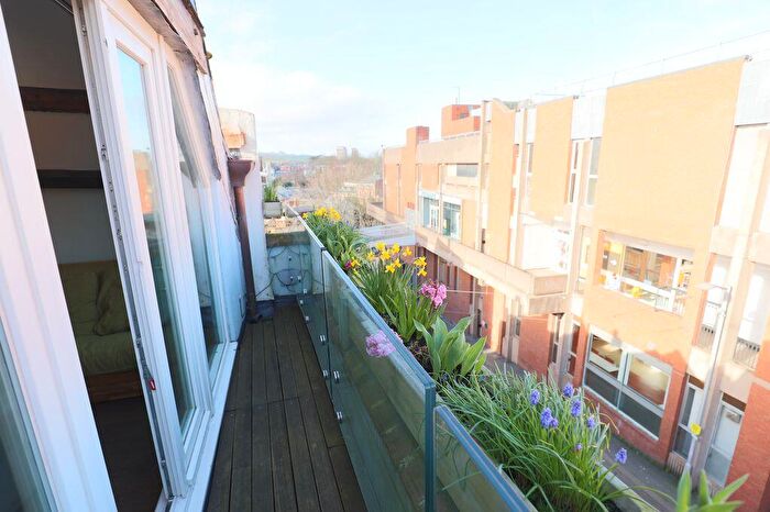 1 Bedroom Flat To Rent In North Street, Exeter, EX4