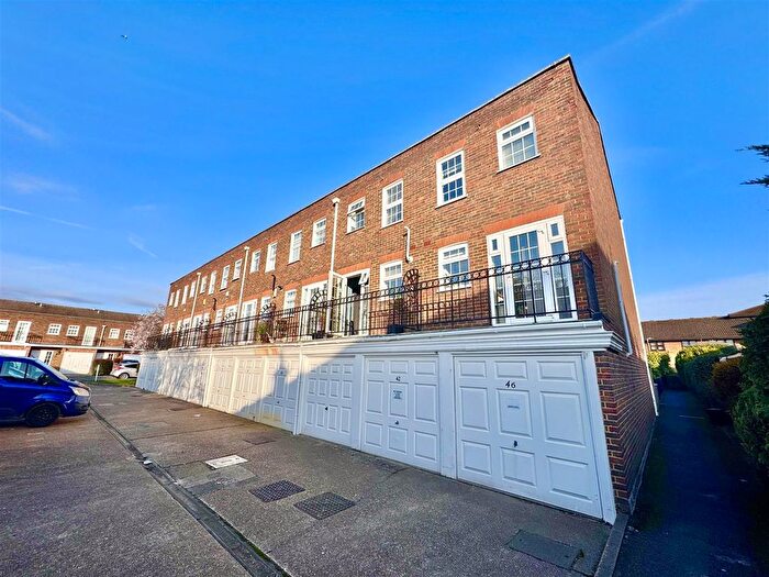 2 Bedroom Maisonette For Sale In Regency Way, Bexleyheath, DA6