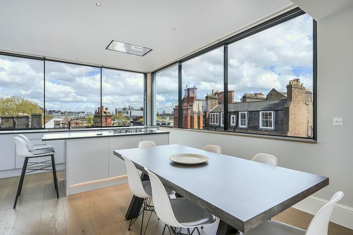 4 Bedroom Flat To Rent In De Vere Gardens, Kensington, London, W8