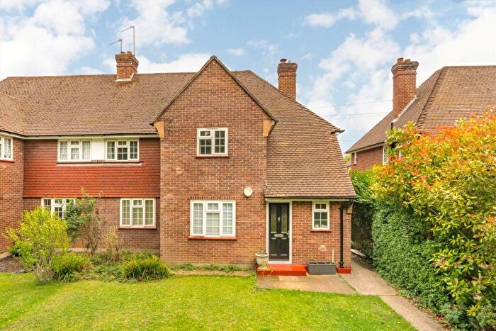 2 Bedroom Maisonette For Sale In Worcester Park Road, Worcester Park, KT4