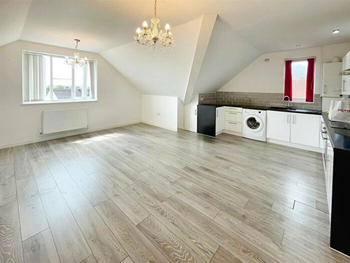 3 Bedroom Flat To Rent In London Road, Grays, RM20