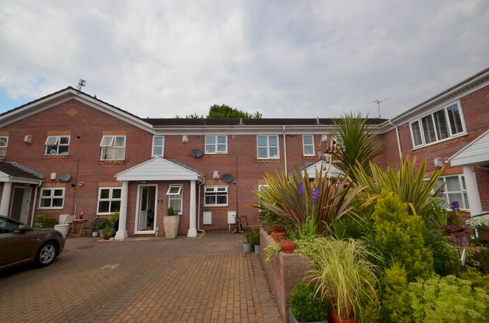 2 Bedroom Flat To Rent In Wynnstay Close, Grangetown, Cardiff, CF11