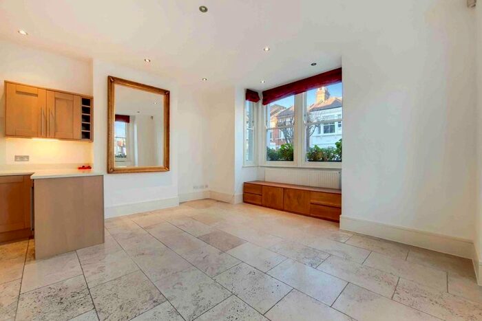 2 Bedroom Flat To Rent In Haldon Road, London SW18