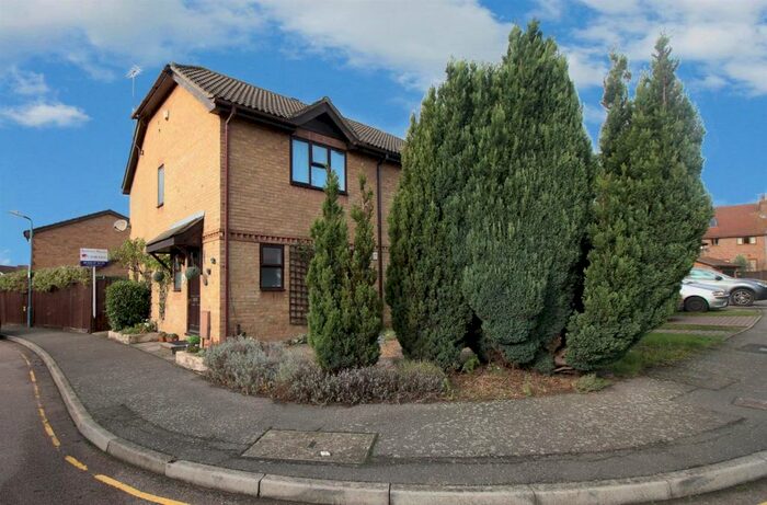 3 Bedroom Detached House To Rent In Skippers Close, Greenhithe Village, Kent, DA9