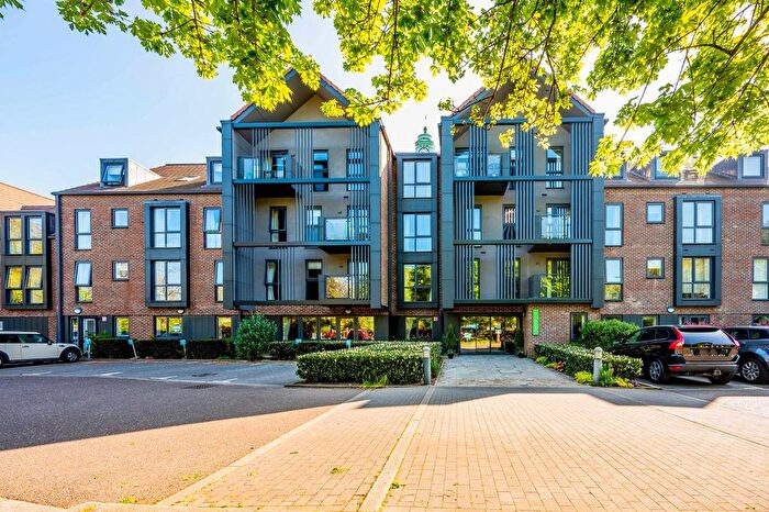 2 Bedroom Flat For Sale In The Clockhouse, Guildford, GU1