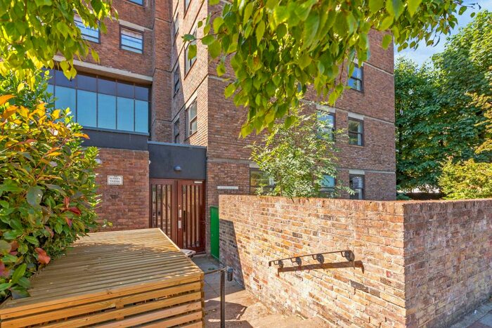 2 Bedroom Maisonette To Rent In Park Lane, N17