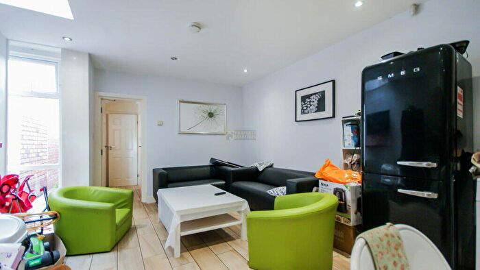 7 Bedroom Terraced House To Rent In Tiverton Road, Selly Oak, Birmingham, B29