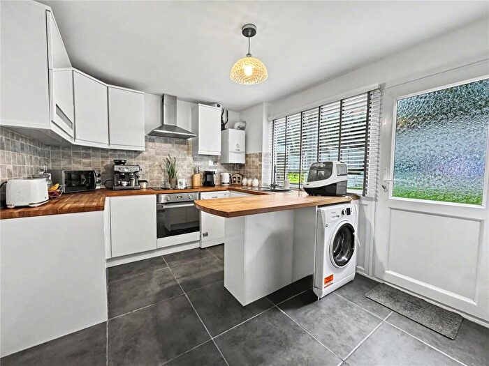 2 Bedroom Semi Detached House For Sale In Harvesters Close, Rainham, Kent, ME8