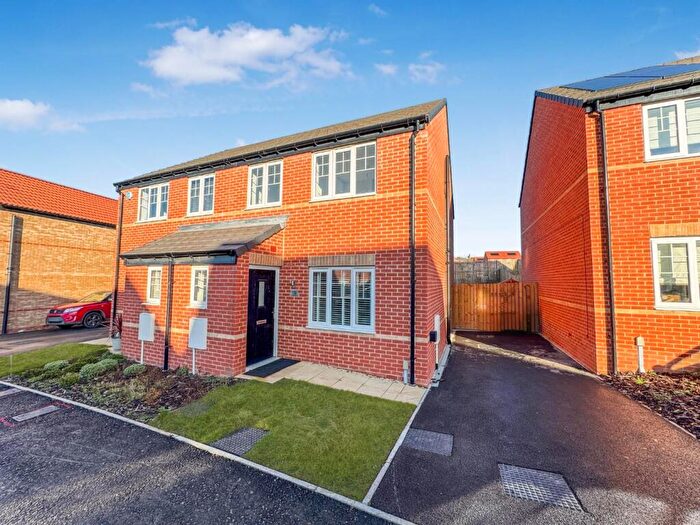 3 Bedroom Semi Detached House To Rent In Coniston Lane, Leeds, West Yorkshire, LS9