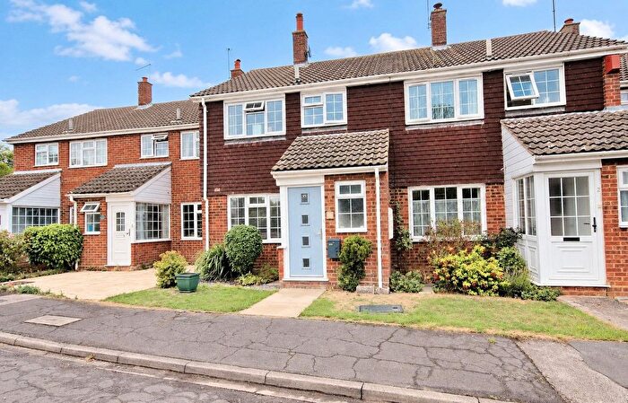 3 Bedroom Terraced House For Sale In The Meadows, Wingfield, Leighton Buzzard, LU7