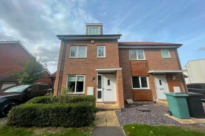 3 Bedroom Property To Rent In Messner Street, Basingstoke, RG24