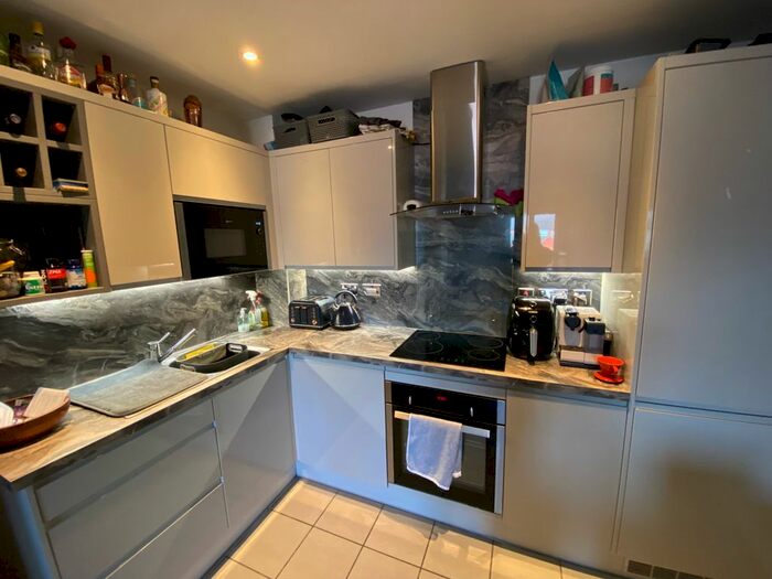 1 Bedroom Flat To Rent In Queens Dock Avenue, Hull, HU1