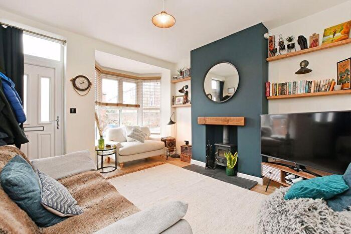 3 Bedroom Semi Detached House For Sale In Waller Road, Walkley, Sheffield, S6