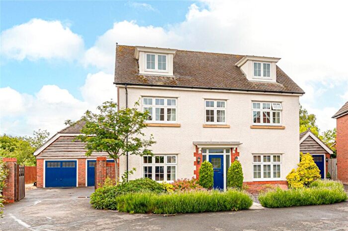 5 Bedroom Detached House For Sale In Brook Gardens, Devizes, Wiltshire, SN10