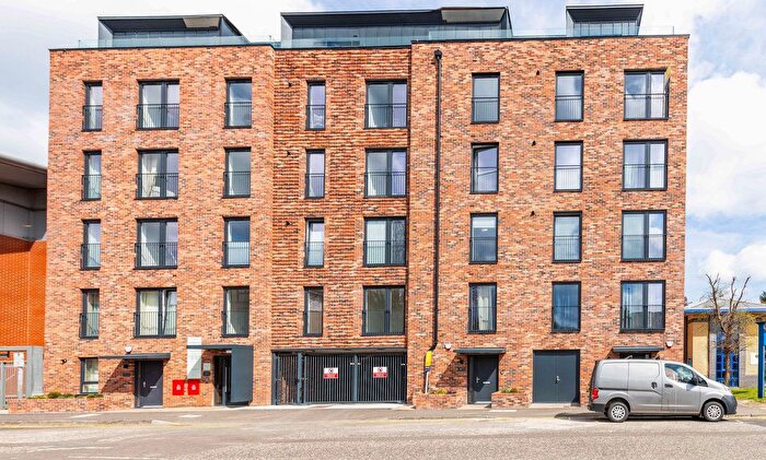 2 Bedroom Flat To Rent In Logie Green Road, Edinburgh, EH7