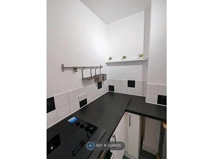 2 Bedroom Flat To Rent In Clifton Road, Llandudno, LL30