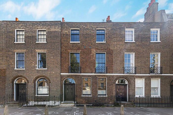 4 Bedroom Terraced House To Rent In Sutton Place, Homerton, E9