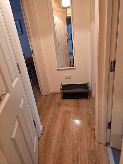 1 Bedroom Semi Detached House To Rent In Dartmouth Road, London, NW4