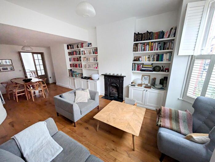 2 Bedroom End Of Terrace House To Rent In Battledean Road, N5