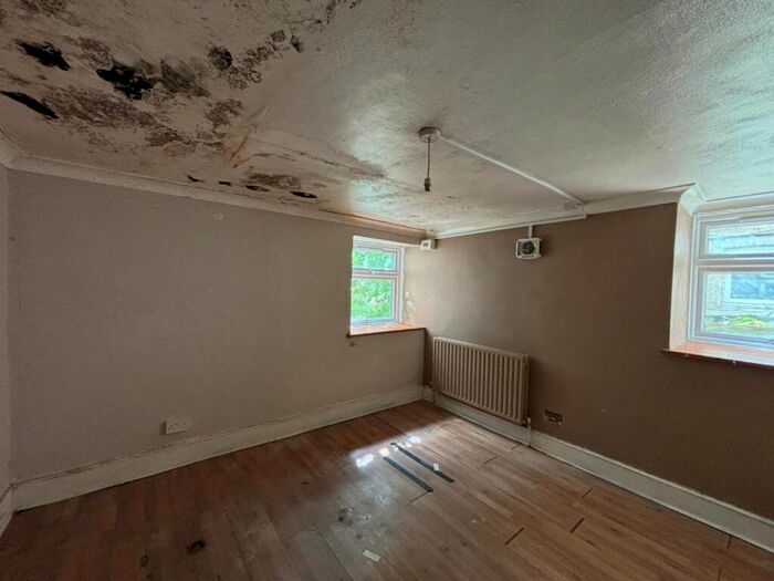 2 Bedroom Flat For Sale In Flat, Avondale Road, South Croydon, Surrey, CR2