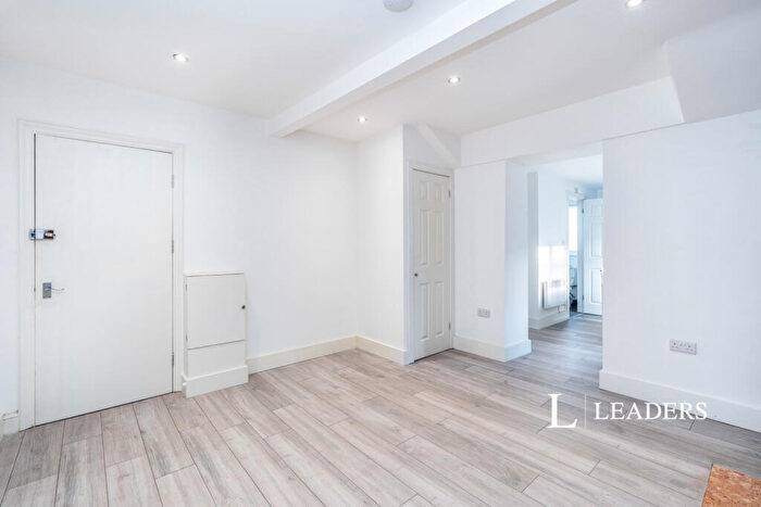 1 Bedroom Flat To Rent In Portswood Road, Southampton, Hampshire, SO17