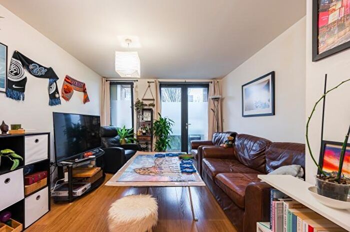 1 Bedroom Flat For Sale In Shepherd Court, Annabel Close, London, E14