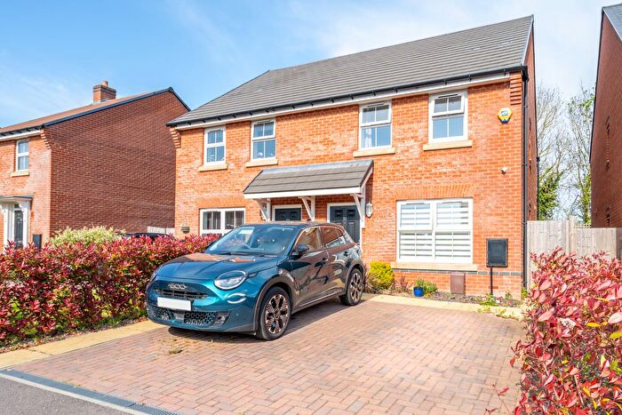 3 Bedroom Semi-Detached House For Sale In Hamilton Way, Chichester, PO18