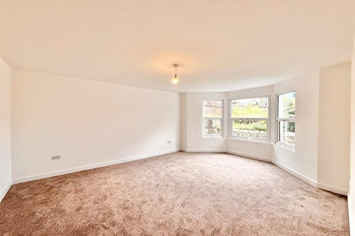 1 Bedroom Maisonette To Rent In Bedford Hill, Balham, SW12
