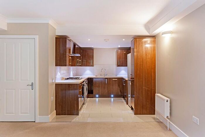3 Bedroom Flat To Rent In Nevis Court, Maple Road, KT6