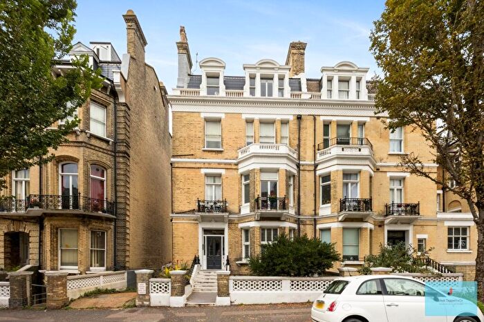 2 Bedroom Apartment For Sale In First Avenue, Hove, BN3