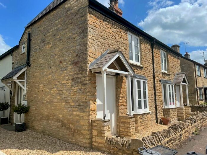 2 Bedroom Cottage To Rent In Church View, Bampton, OX18