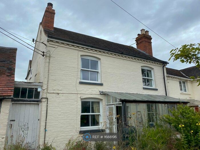 3 Bedroom Semi-Detached House To Rent In Grassendale Villa, Malvern, WR8