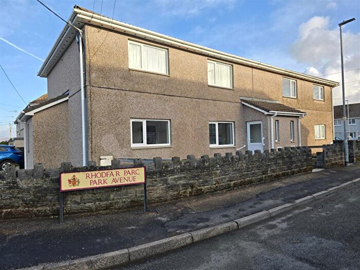2 Bedroom Flat For Sale In Park Avenue, Capel Hendre, Ammanford, SA18