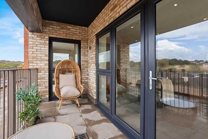 2 Bedroom Apartment For Sale In Bronze Walk, Erith, DA8