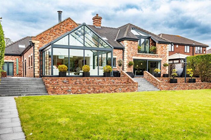 4 Bedroom Detached House For Sale In Park Lane, Rothwell, Leeds, LS26