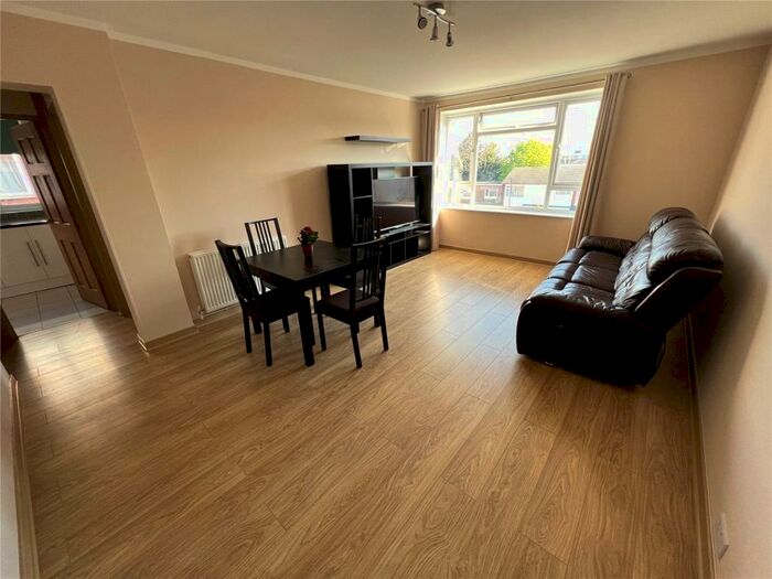 1 Bedroom Apartment To Rent In Parkdale, Bounds Green Road, London, N11