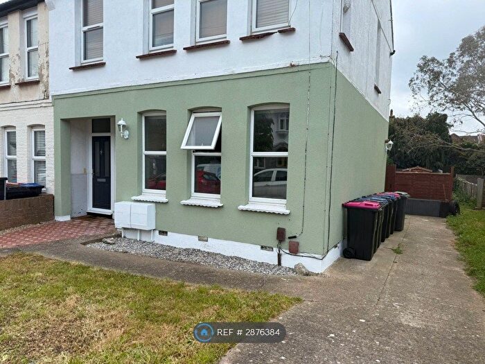 1 Bedroom Flat To Rent In Fairmead Avenue, Westcliff-On-Sea, SS0
