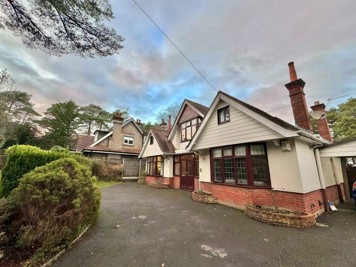 3 Bedroom Detached House To Rent In Queens Park West Drive, Bournemouth, Dorset, BH8