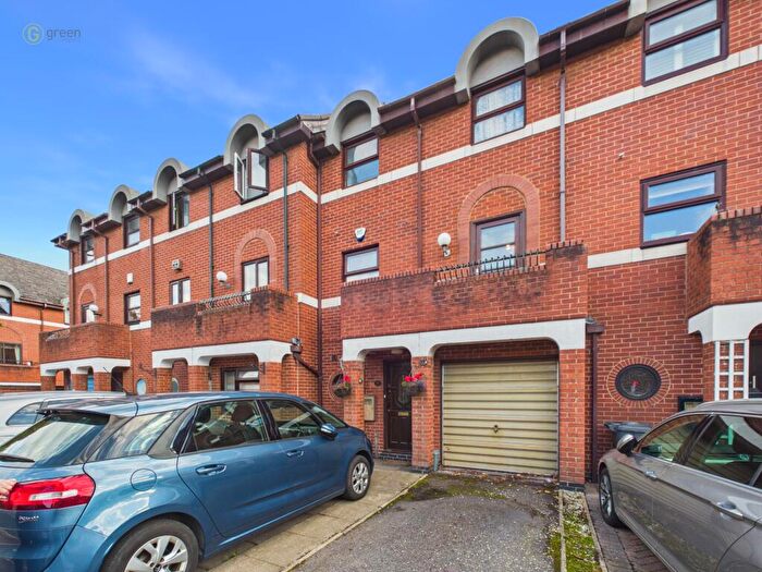 3 Bedroom Town House For Sale In Alexandra Mews, Tamworth, B79