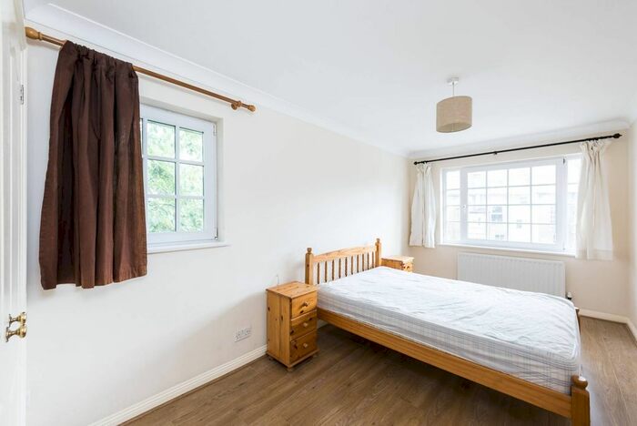 2 Bedroom Flat To Rent In Bedser Close, Vauxhall, London, SE11