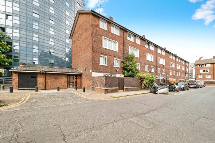 3 Bedroom Maisonette For Sale In Oxford Road, London, E15