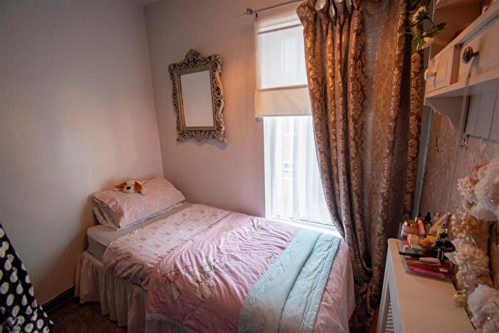 3 Bedroom Terraced House For Sale In Wall Street, Ripley, DE5