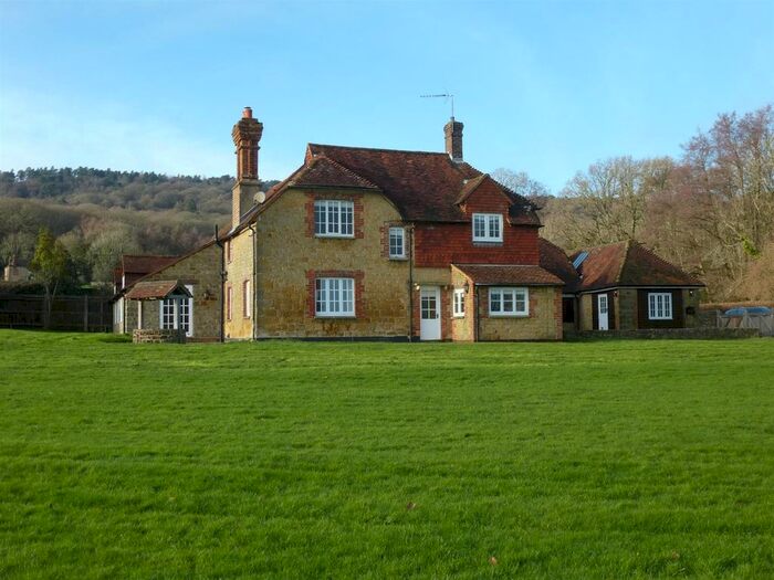 4 Bedroom Detached House To Rent In Jobsons Lane, Haslemere, GU27