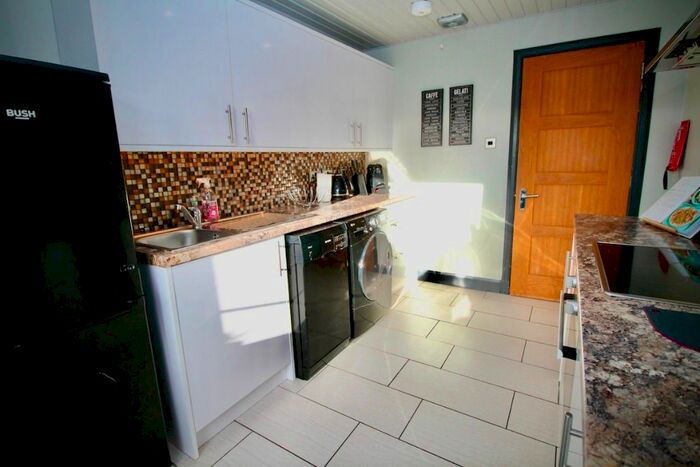 2 Bedroom Flat To Rent In Caledonian Crescent, Dalry, Edinburgh, EH11