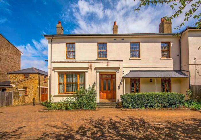 2 Bedroom Flat To Rent In Addiscombe Road, East Croydon, CR0