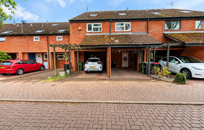 3 Bedroom Terraced House For Sale In Magdalen Close, Stony Stratford, MK11