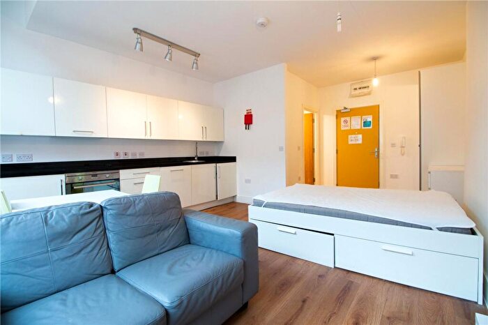 Flat To Rent In Bexley Square, Town Hall, M3