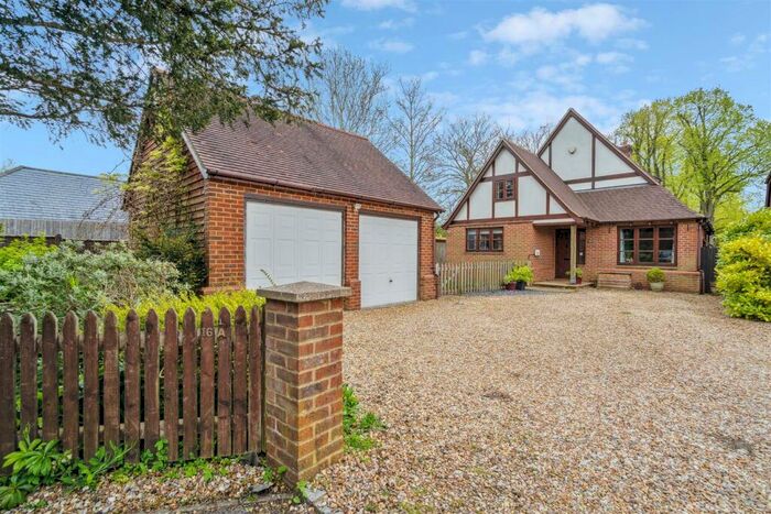 4 Bedroom Detached House For Sale In Bletchley Road, Stewkley, Buckinghamshire, LU7